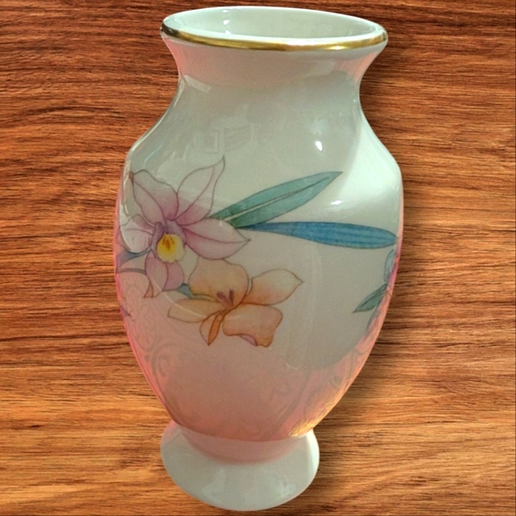 Vtg Christopher Stewart bone china floral Bud Vase 4".  Gold trim rim Set 2 NIP - Picture 1 of 9